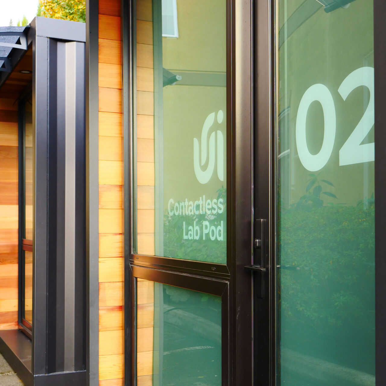 Contactless Lab Pod: single-occupant clean room for hardware research